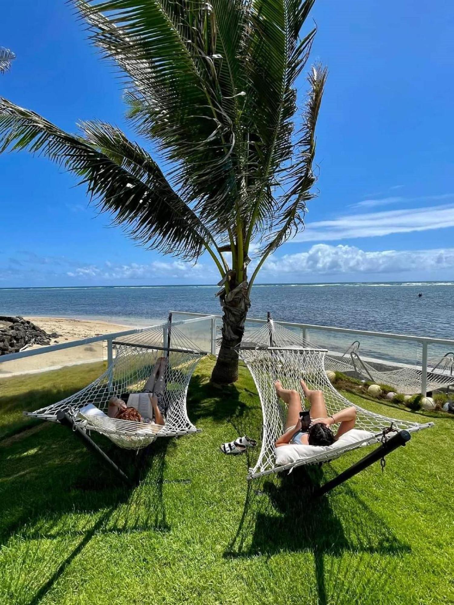 Corner Luxury Ethereal Hawaii Beachfront Estate For Monthly Rental With Private Beach & 3 Beachfront Jacuzzis & Snorkeling Reef & Jurassic Park Film Site Punaluu Exterior foto